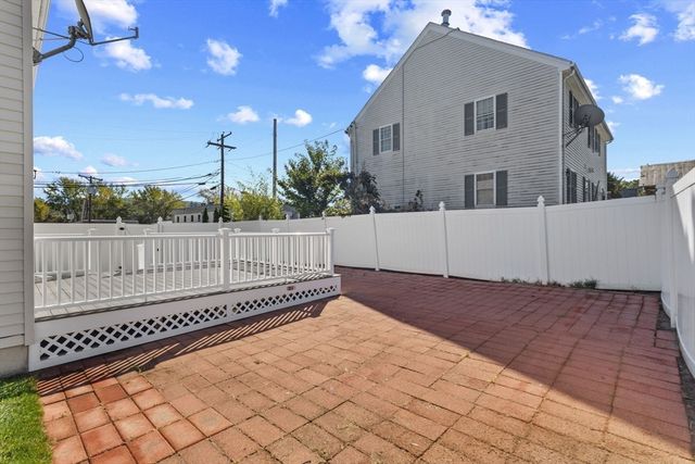 35 Grape St, Woburn, MA 01801