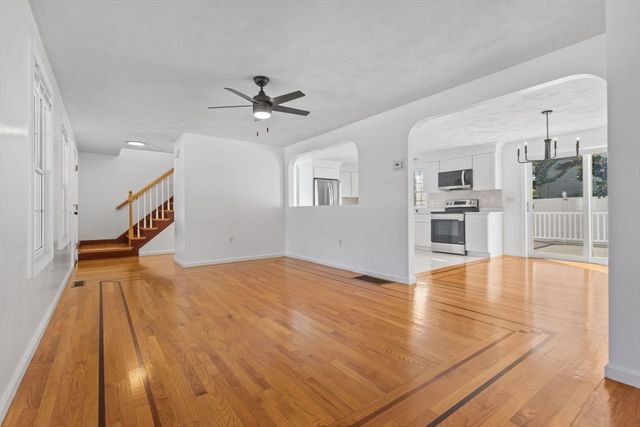 35 Grape St, Woburn, MA 01801