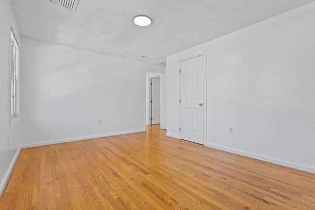 35 Grape St, Woburn, MA 01801