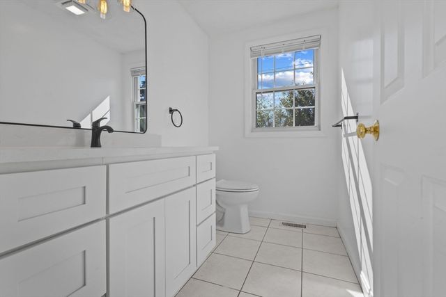 35 Grape St, Woburn, MA 01801