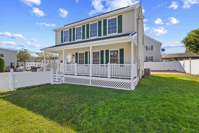 35 Grape St, Woburn, MA 01801