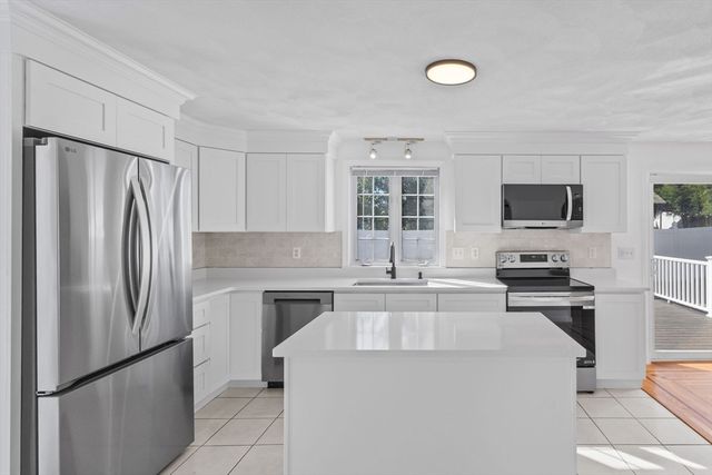 35 Grape St, Woburn, MA 01801