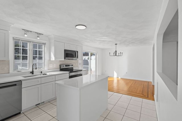 35 Grape St, Woburn, MA 01801