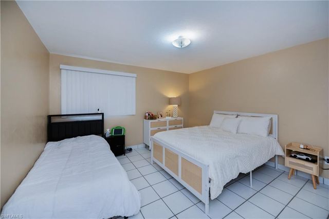 218-220 SW 47th TER, Cape Coral, FL 33914