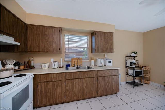 218-220 SW 47th TER, Cape Coral, FL 33914