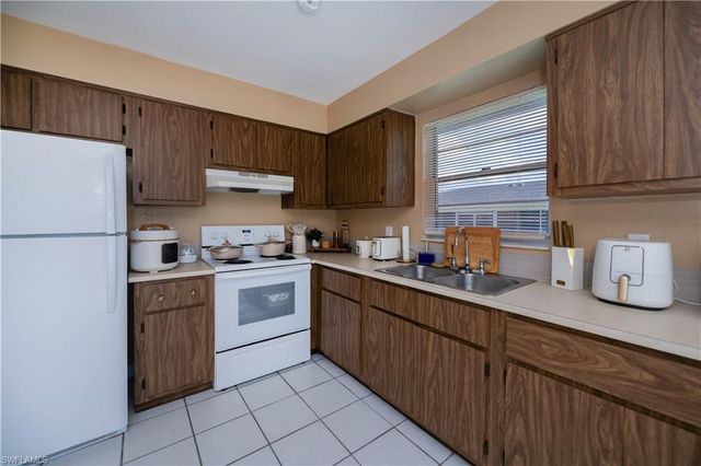 218-220 SW 47th TER, Cape Coral, FL 33914