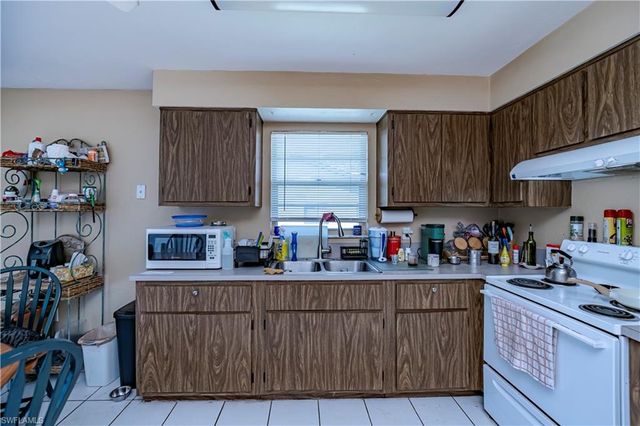 218-220 SW 47th TER, Cape Coral, FL 33914