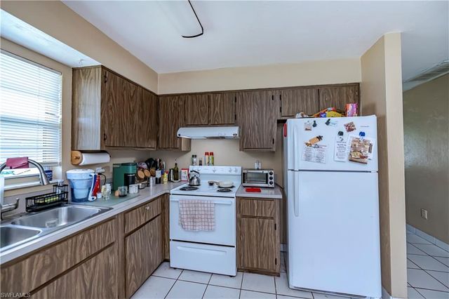 218-220 SW 47th TER, Cape Coral, FL 33914