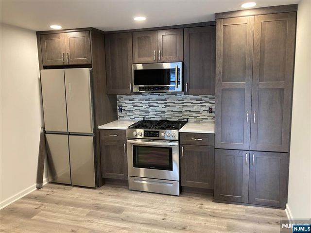 118 Doremus Avenue C, Ridgewood, NJ 07450