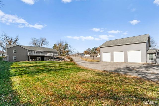 2060 Decker Road, Maryville, IL 62062