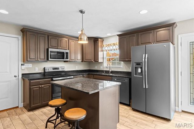 2060 Decker Road, Maryville, IL 62062