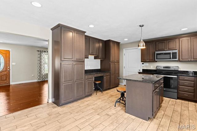 2060 Decker Road, Maryville, IL 62062