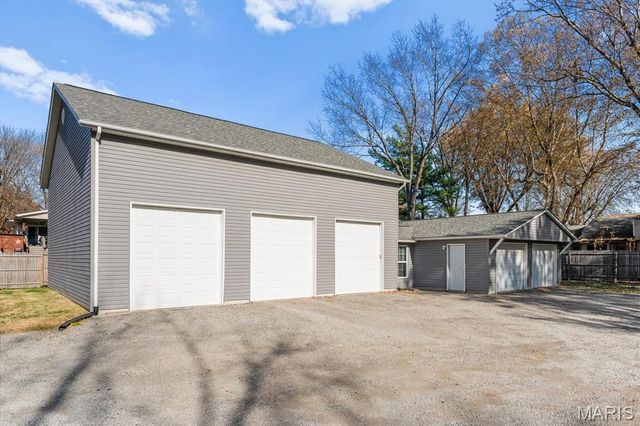 2060 Decker Road, Maryville, IL 62062