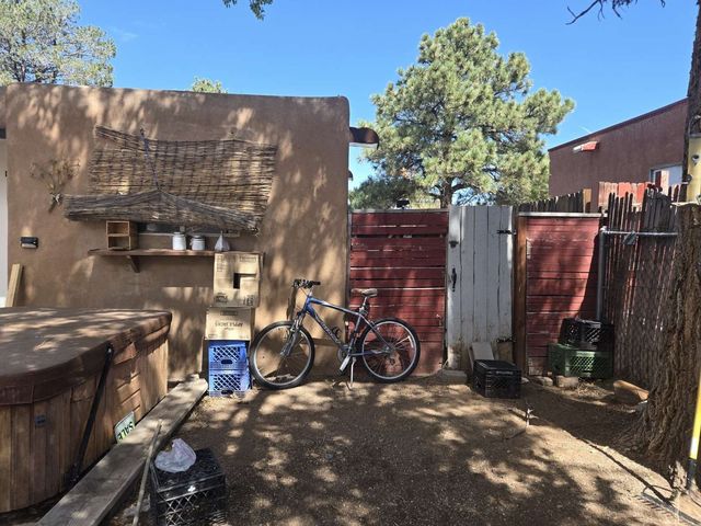 2704 Calle Cedro, Santa Fe, NM 87505