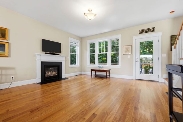 28 Follinsbee Ln 28, West Newbury, MA 01985