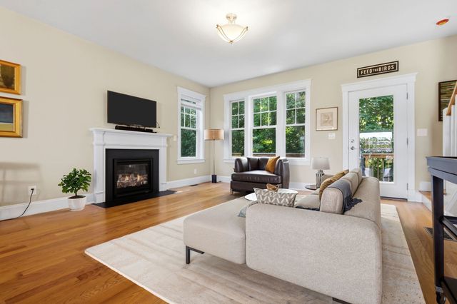 28 Follinsbee Ln 28, West Newbury, MA 01985
