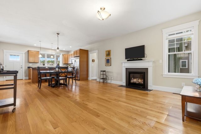 28 Follinsbee Ln 28, West Newbury, MA 01985