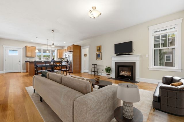 28 Follinsbee Ln 28, West Newbury, MA 01985