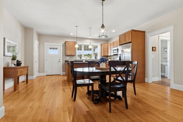 28 Follinsbee Ln 28, West Newbury, MA 01985