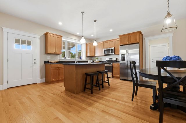 28 Follinsbee Ln 28, West Newbury, MA 01985