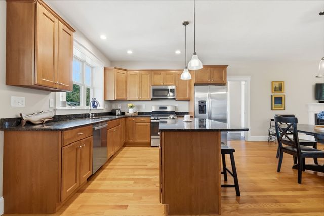 28 Follinsbee Ln 28, West Newbury, MA 01985
