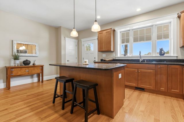 28 Follinsbee Ln 28, West Newbury, MA 01985