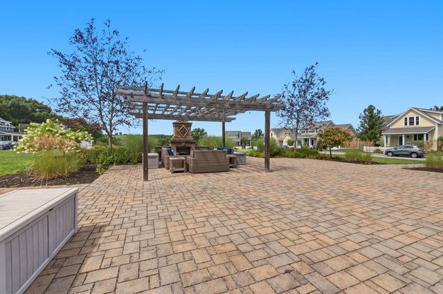 28 Follinsbee Ln 28, West Newbury, MA 01985
