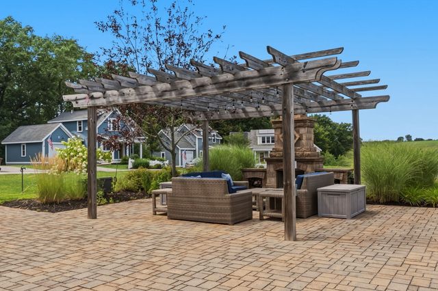 28 Follinsbee Ln 28, West Newbury, MA 01985