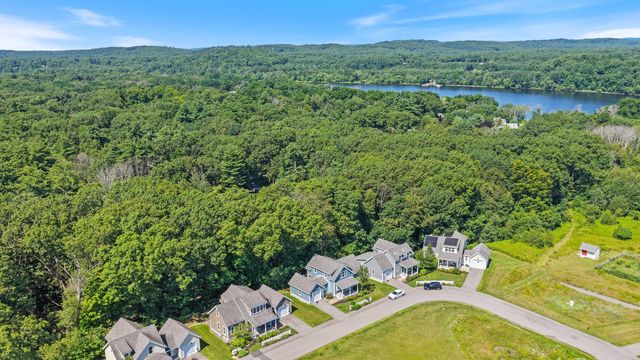 28 Follinsbee Ln 28, West Newbury, MA 01985