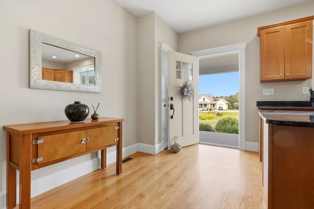 28 Follinsbee Ln 28, West Newbury, MA 01985