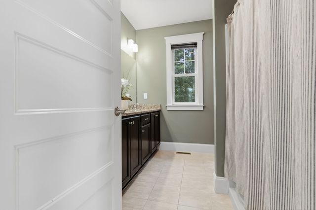 28 Follinsbee Ln 28, West Newbury, MA 01985