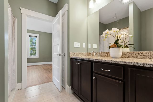 28 Follinsbee Ln 28, West Newbury, MA 01985