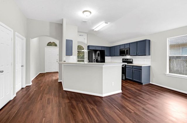 4018 Floral Way Ct, Fresno, TX 77545