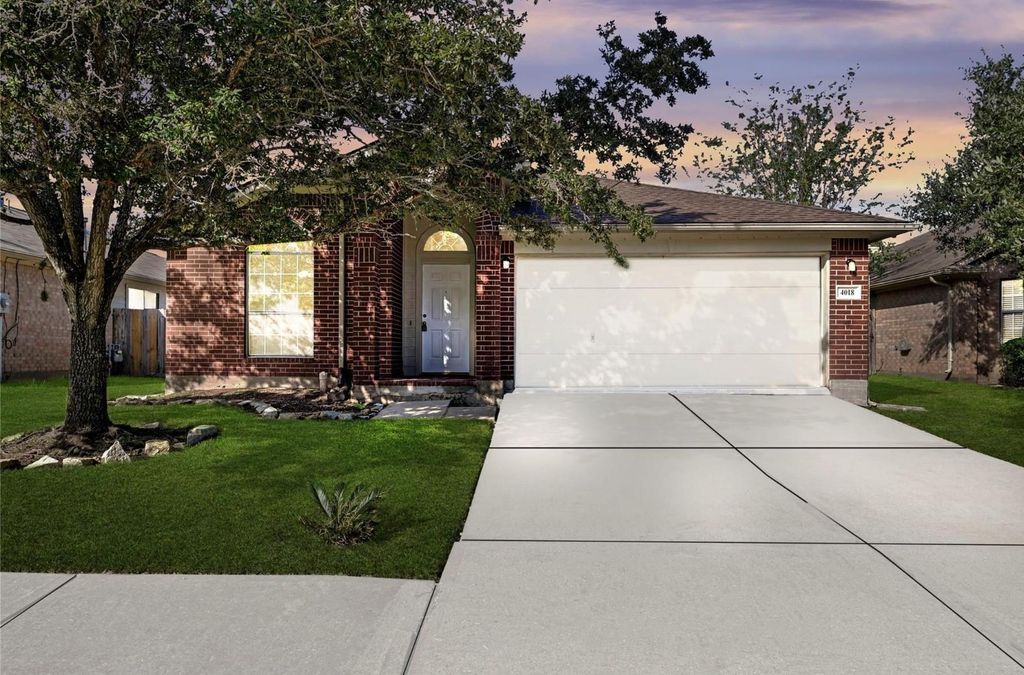 4018 Floral Way Ct, Fresno, TX 77545