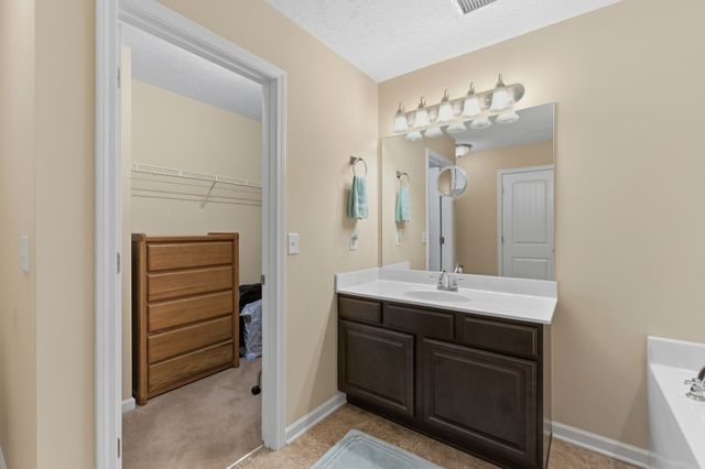 1913 Calydon Ct, Murfreesboro, TN 37128