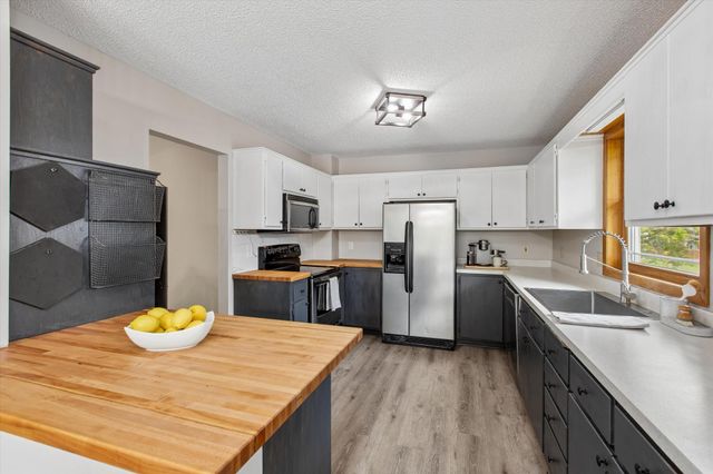 13916 York Avenue S, Burnsville, MN 55337