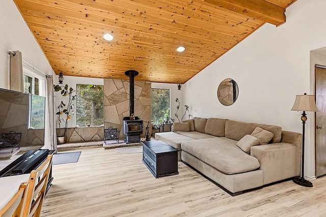 7310 N Applegate Road, Grants Pass, OR 97527