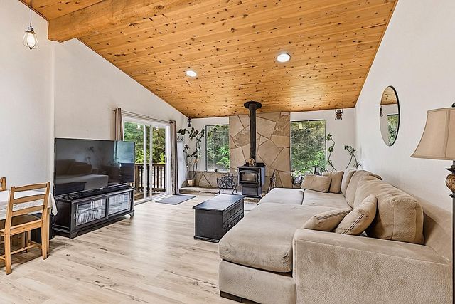 7310 N Applegate Road, Grants Pass, OR 97527