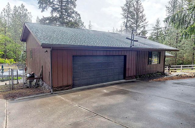 7310 N Applegate Road, Grants Pass, OR 97527