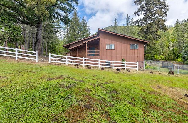 7310 N Applegate Road, Grants Pass, OR 97527
