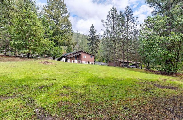 7310 N Applegate Road, Grants Pass, OR 97527