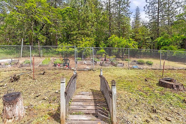 7310 N Applegate Road, Grants Pass, OR 97527