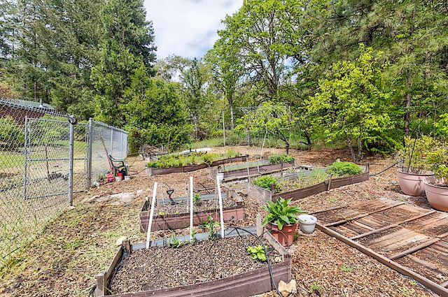 7310 N Applegate Road, Grants Pass, OR 97527