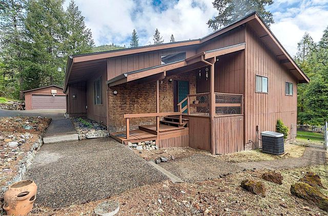 7310 N Applegate Road, Grants Pass, OR 97527