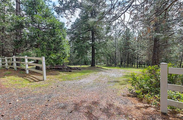 7310 N Applegate Road, Grants Pass, OR 97527