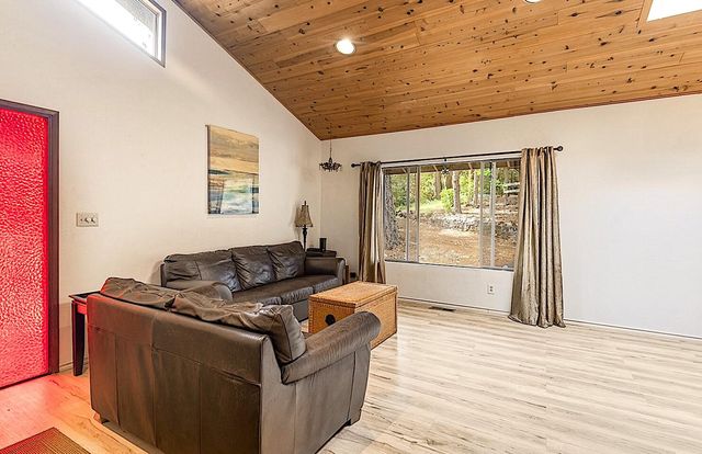 7310 N Applegate Road, Grants Pass, OR 97527