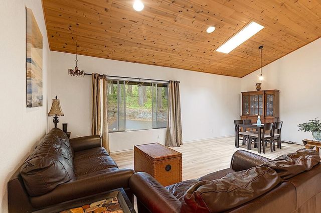 7310 N Applegate Road, Grants Pass, OR 97527