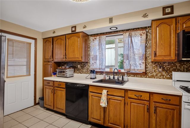 1616 Leolyn St, Carrick, PA 15210