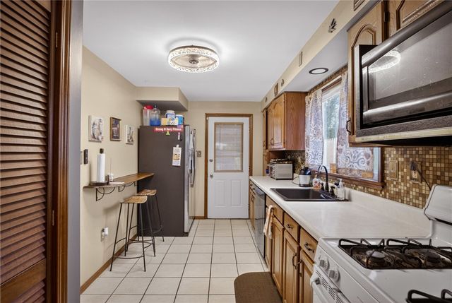 1616 Leolyn St, Carrick, PA 15210