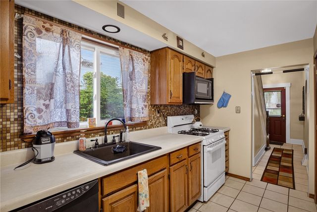 1616 Leolyn St, Carrick, PA 15210